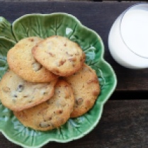 https://thepaddingtonfoodie.com/2012/10/27/chocolate-chunk-cookies-with-pecans/
