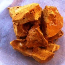 https://thepaddingtonfoodie.com/2012/10/14/its-the-shatter-that-matters-old-fashioned-homemade-honey-comb/