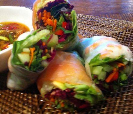 https://thepaddingtonfoodie.com/2012/10/11/a-taste-of-summer-vietnamese-rice-paper-rolls-with-seafood-and-a-lime-dipping-sauce/