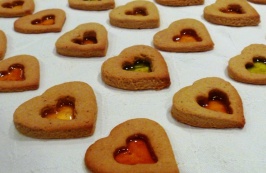 https://thepaddingtonfoodie.com/2012/11/27/festive-baking-lemon-gingerbread-stained-glass-heart-cookies/