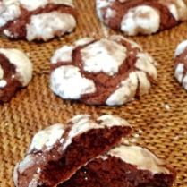 https://thepaddingtonfoodie.com/2012/12/05/rich-and-fudgy-chocolate-crackle-cookies/