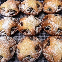 https://thepaddingtonfoodie.com/2012/12/10/any-fool-can-cook-modern-fruit-mince-tarts/