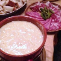 https://thepaddingtonfoodie.com/2013/01/05/an-alpine-dinner-swiss-fondue-niseko-style/