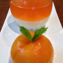 https://thepaddingtonfoodie.com/2013/02/01/a-very-modern-take-on-a-classic-prosecco-poached-peaches-with-an-orange-scented-jelly-and-vanilla-panna-cotta-cream/