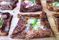 https://thepaddingtonfoodie.com/2013/02/08/simply-scrumptious-savoury-crepes-buckwheat-galettes-with-ham-gruyere-and-brie/