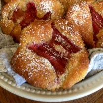 https://thepaddingtonfoodie.com/2013/02/28/tart-and-sweet-rhubarb-and-apple-buttermilk-muffins/