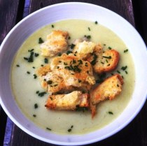 https://thepaddingtonfoodie.com/2013/03/13/decadently-delicious-and-dairy-free-potato-and-leek-soup-with-croutons-and-chives/