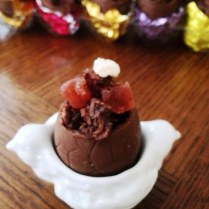 https://thepaddingtonfoodie.com/2013/03/02/minimum-effort-maximum-effect-store-bought-chocolate-easter-eggs-filled-with-home-made-rocky-road/