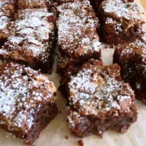 https://thepaddingtonfoodie.com/2013/04/02/one-way-to-use-up-leftover-easter-chocolate-brownies-with-ginger-turkish-delight-and-easter-eggs/