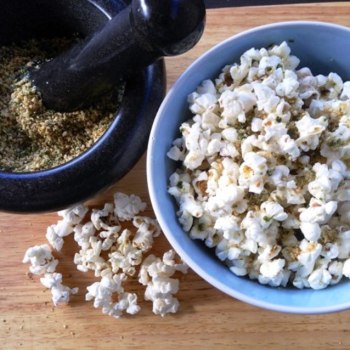 https://thepaddingtonfoodie.com/2013/05/07/the-5-2-challenge-on-trend-gourmet-popcorn-with-nori-gomashio-a-japanese-sesame-seed-seaweed-and-salt-seasoning/