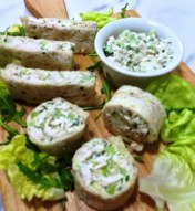 https://thepaddingtonfoodie.com/2013/06/05/dainty-and-delicious-old-fashioned-pinwheel-and-finger-sandwiches-with-a-classic-chicken-mayonnaise-filling/