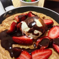 https://thepaddingtonfoodie.com/2013/06/26/not-for-the-faint-hearted-one-pan-white-chocolate-chip-caramel-skillet-cookie-with-a-hot-chocolate-fudge-sauce-strawberries-and-ice-cream/