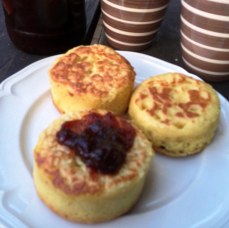 https://thepaddingtonfoodie.com/2013/06/21/winter-weekend-warmers-perfect-crumpets-and-a-cup-of-tea/