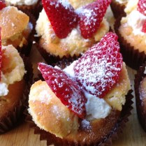 https://thepaddingtonfoodie.com/2013/07/13/old-fashioned-baking-light-and-delicate-vanilla-butterfly-cakes-with-strawberries-and-cream/