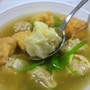 https://thepaddingtonfoodie.com/2013/08/17/comfort-eating-at-its-best-pork-wonton-soup-with-deep-fried-tofu-puffs-and-shredded-snow-peas/