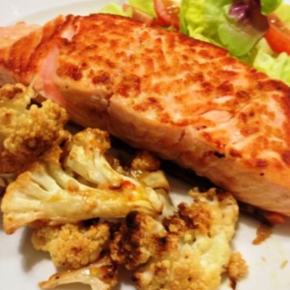 https://thepaddingtonfoodie.com/2013/06/25/the-5-2-challenge-a-man-sized-fast-day-seared-salmon-fillet-with-lemon-garlic-and-chilli-roasted-cauliflower/