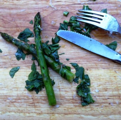 https://thepaddingtonfoodie.com/2013/11/23/eat-fast-and-live-longer-a-5-2-fast-diet-meal-idea-under-200-calories-grilled-asparagus-salad-with-rocket-mint-and-parmesan/