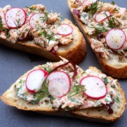 https://thepaddingtonfoodie.com/2014/02/28/a-quick-and-elegant-brunch-smoked-trout-tartine-with-radish-and-radicchio/