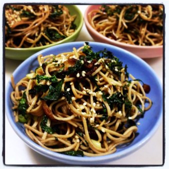 https://thepaddingtonfoodie.com/2014/04/09/eat-fast-and-live-longer-a-5-2-fast-day-meal-idea-under-300-calories-sesame-and-shitake-mushroom-soba-noodles-with-crispy-kale/