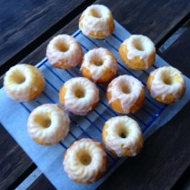 https://thepaddingtonfoodie.com/2014/05/28/secret-indulgences-little-lemon-and-almond-tea-cakes-with-drizzle-icing/