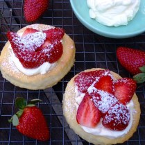 https://thepaddingtonfoodie.com/2014/07/04/inspired-by-wimbledon-individual-strawberry-shortcakes-with-creme-fraiche/