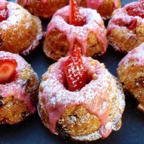 https://thepaddingtonfoodie.com/2014/08/06/pretty-baking-ottolenghi-style-little-rhubarb-and-hazelnut-tea-cakes/