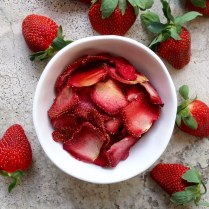 https://thepaddingtonfoodie.com/2014/08/15/sweet-and-simple-oven-dried-strawberries/